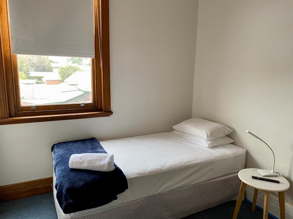 Seven Seas Hotel Carrington Buitenkant foto